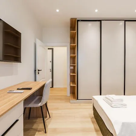 A&h Azure 2br By Pikhost *