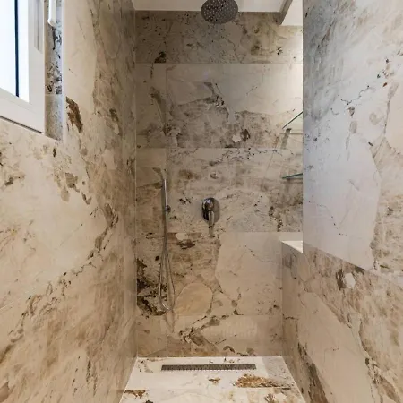A&h Azure 2br By Pikhost Appartement